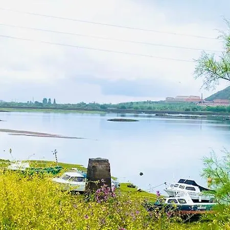 Berria And Pool Apartmán *