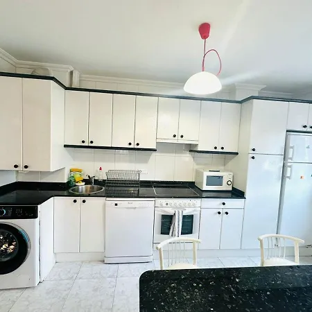 Berria And Pool شقة